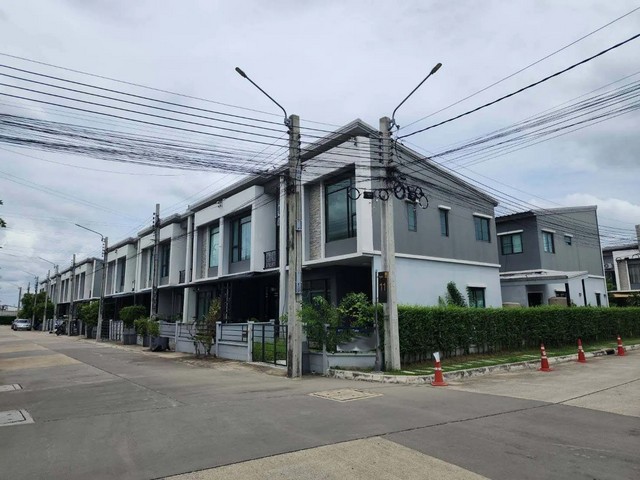 ขาย ทาวน์เฮ้าส์ พลีโน่ บางใหญ่  ห่างจาก  ตลาดนัดฤทธิ์สุข 1.40 กม.