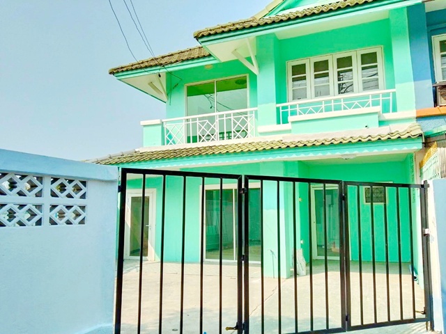 ทาวน์เฮาส์หลังริม 3นอน ตลาดเจริญผล100ม. 30ตร.ว. 240ตร.ม. ตลาดคลองสาม 1 กม. บิ๊กซี คลองสาม 380 ม. เลียบคลองสาม 