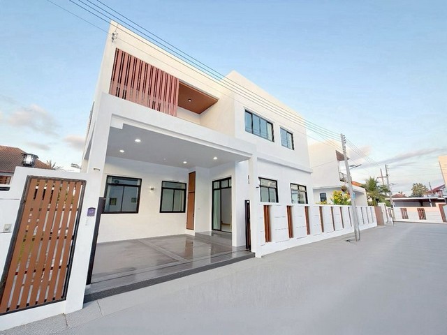 บ้านใหม่ 2 ชั้น สไตล์โมเดิร์น ทำเลดี แม่เหียะ      