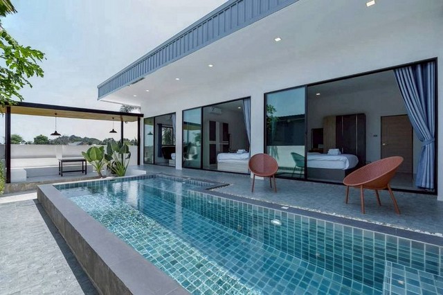 พูลวิลล่าโมเดิร์น บรรยากาศสงบ วิวสวนดอกไม้ แม่ริม   