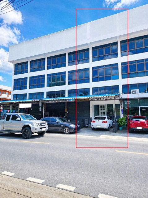 พระยาสุเรนทร์  รามอินทรา107-111  ให้เช่าตึกพาณิชย์ 3.5 ชั้น 23 ตรว. 318 ตรม. Lotus 7-Eleven แฟชั่น 3 กม. ตลาดหทัยมิตร 1.2 กม. 