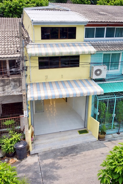 .ซ.สาธุประดิษฐ์ 52-60  BRT วัดดอกไม้ 1.0 กม.อาคารให้เช่า 4 ชั้น ถ.พระราม3  5 นอน 3 น้ำ 18 ตร.วา. 288 ตร.ม รีโนเวทใหม่ 