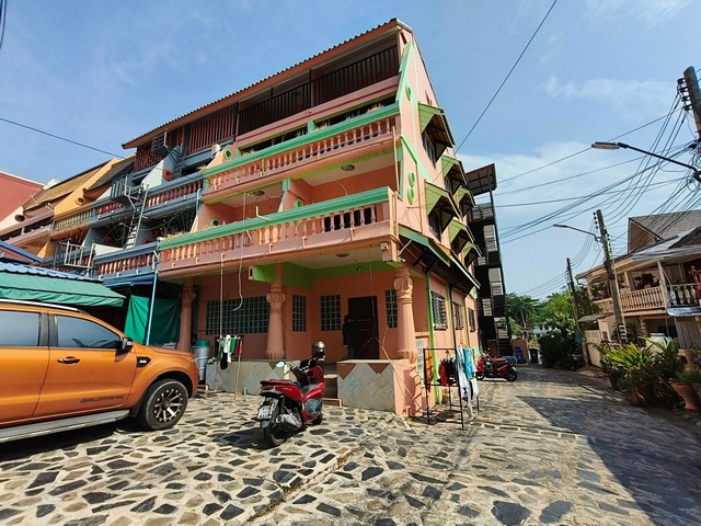 ขายอาคารพาณิชย์ 4ชั้น ถนนทัพพระยาสายสอง  เหมาะสำหรับครอบครัวใหญ่ หรือทำเป็นห้องให้เช่าได้สบาย