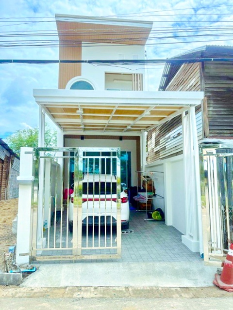 วัดเขาทอง 600 ม. พยุหะคีรี พร้อมเฟอร์ฯ ตลาดเขาทอง 900 ม ใกล้ ม.มหิดล นครสวรรค์ 800 ม.  บ้านใหม่ 2 ชั้นสภาพสวย 3 นอน 3 น้ำ 50 ตร.ว. 200 ตร.ม.