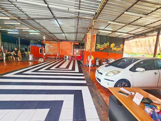 โชว์รูม ร้านค้าที่พักลูกค้า 1 ไร่ 1,600ตร.ม.  ห้องเคลือบแก้ว 6นอน 6น้ำ เดอะมอลล์บางกะปิ  1กม. ใกล้ศูนย์การค้าบางกะปิ 